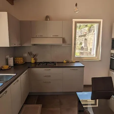 Con Piscina Su Terrazza Vista Mare アパート